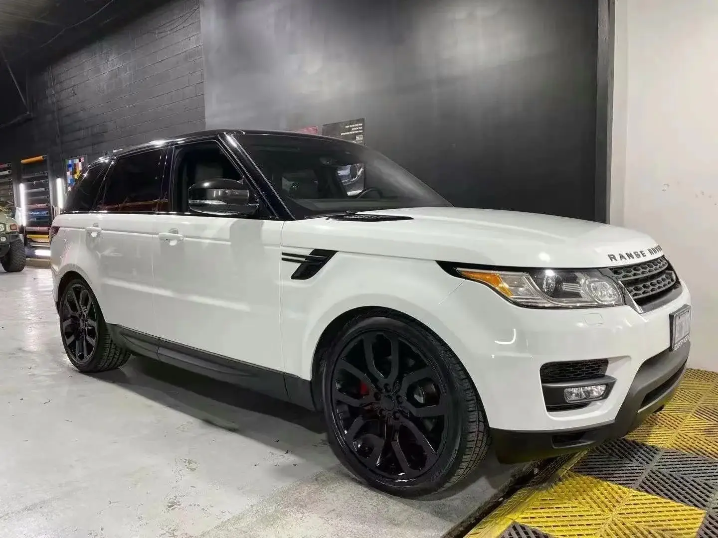Smoke chrome delete on wheel rims